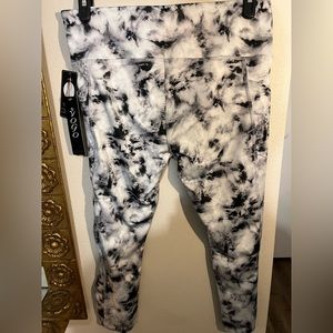 Women’s yoga pants